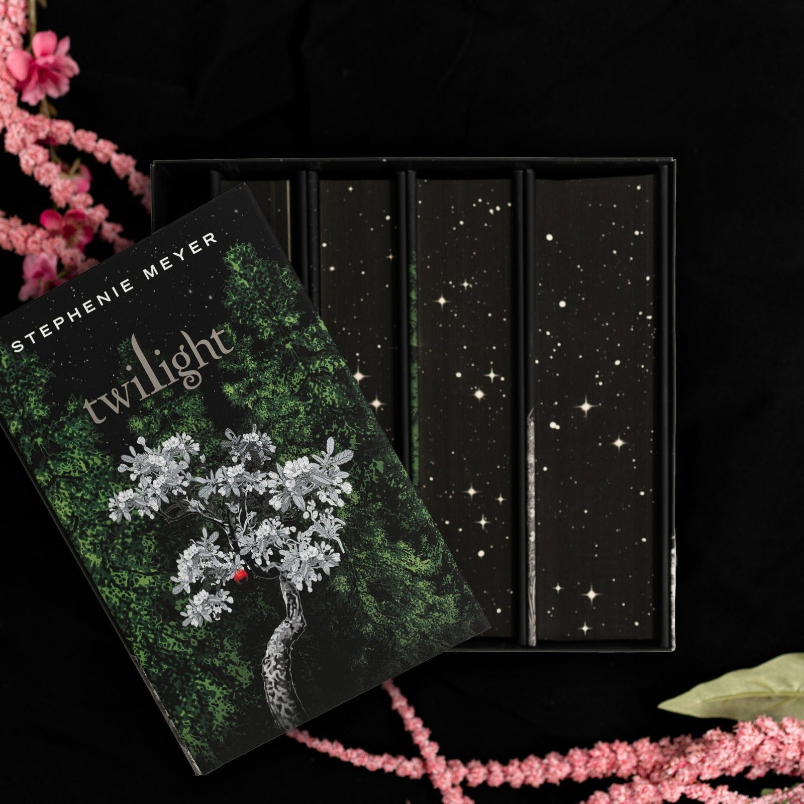 The Twilight Saga Deluxe Hardcover Collection