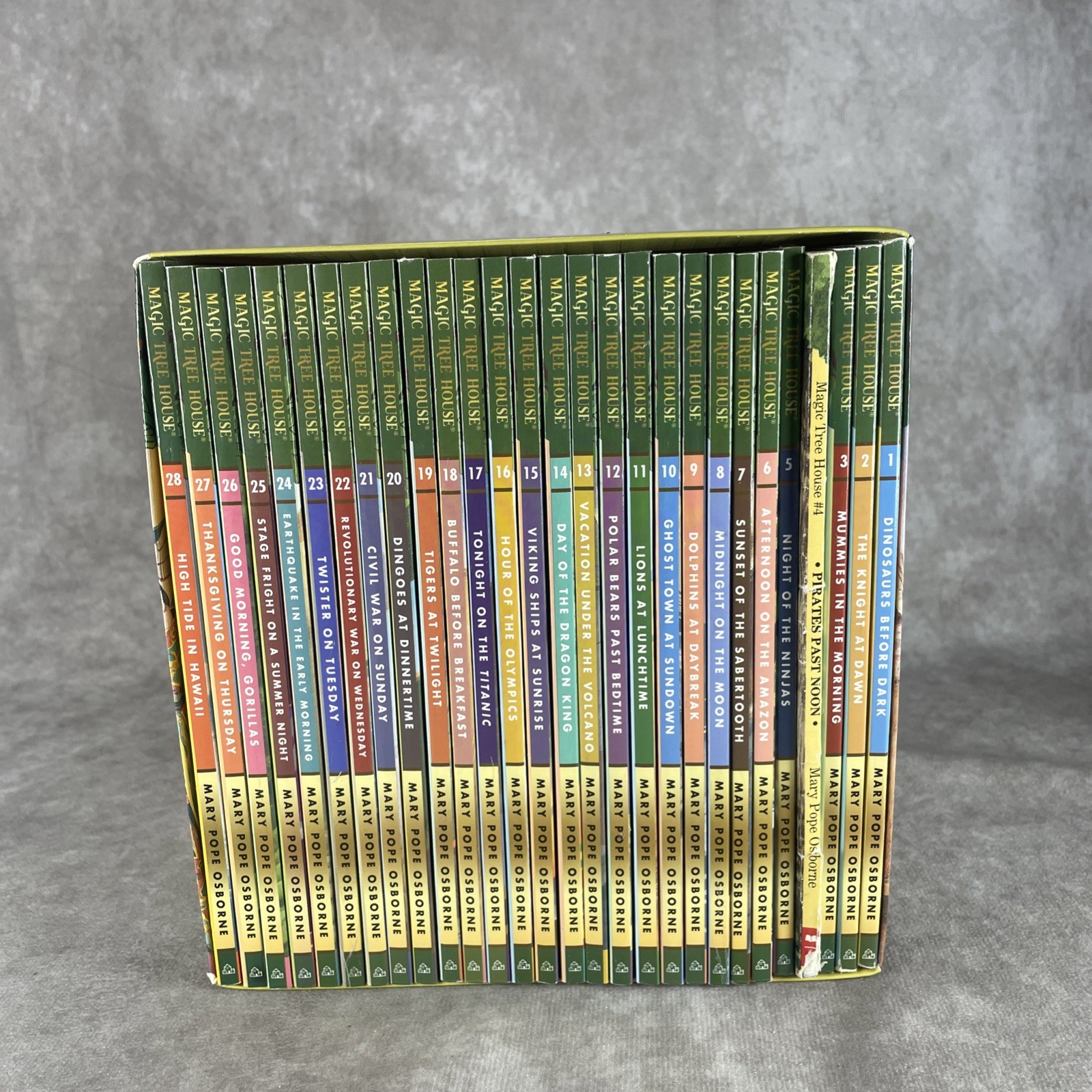 Magic Tree House 1–28 Box Set – Complete 28-Book Collection