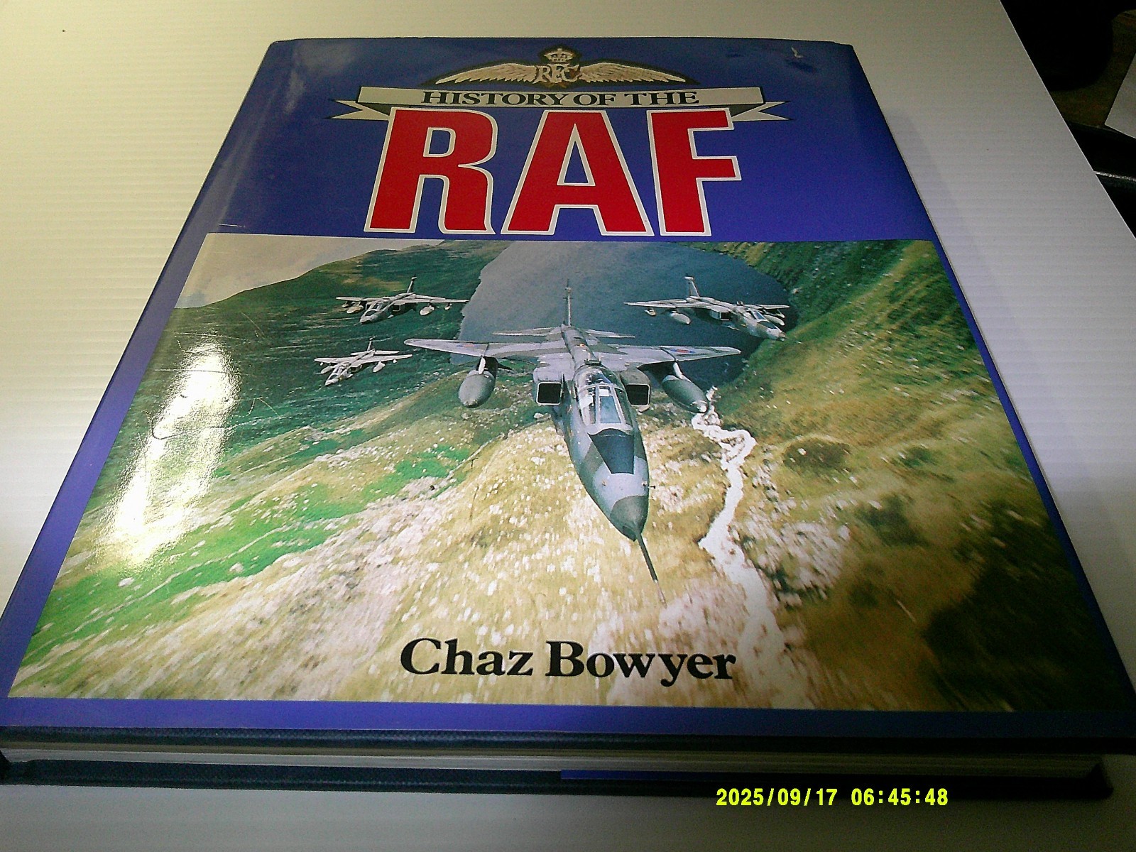 HISTORY OF THE RAF by CHAZ BOWYER 224 PAGES, TABLE BOOK, ILLUSTRATED FREE SHIP