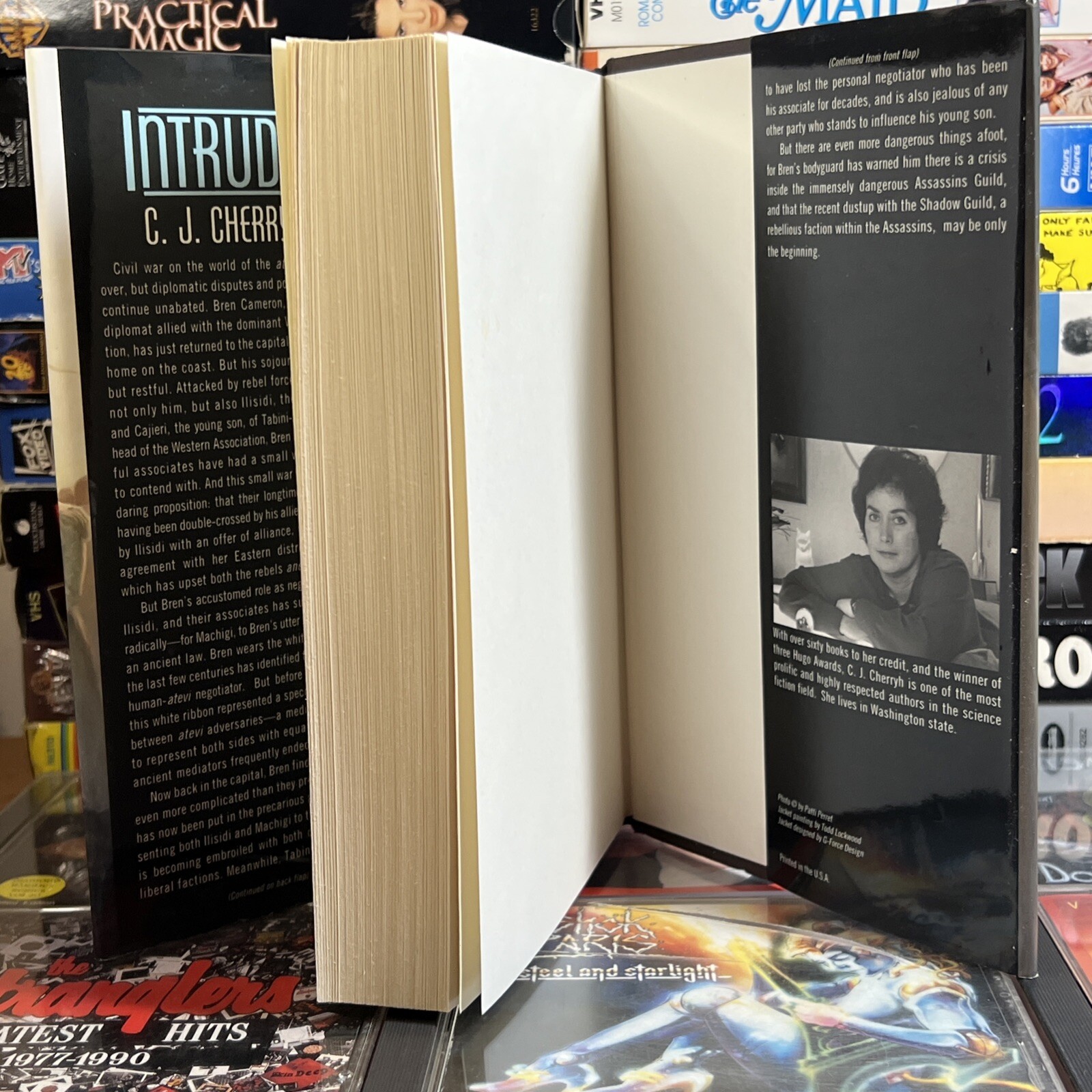 Intruder by CJ Cherryh 2012 DAW 1st Print Hardcover DJ Sci-Fi Foreigner 13