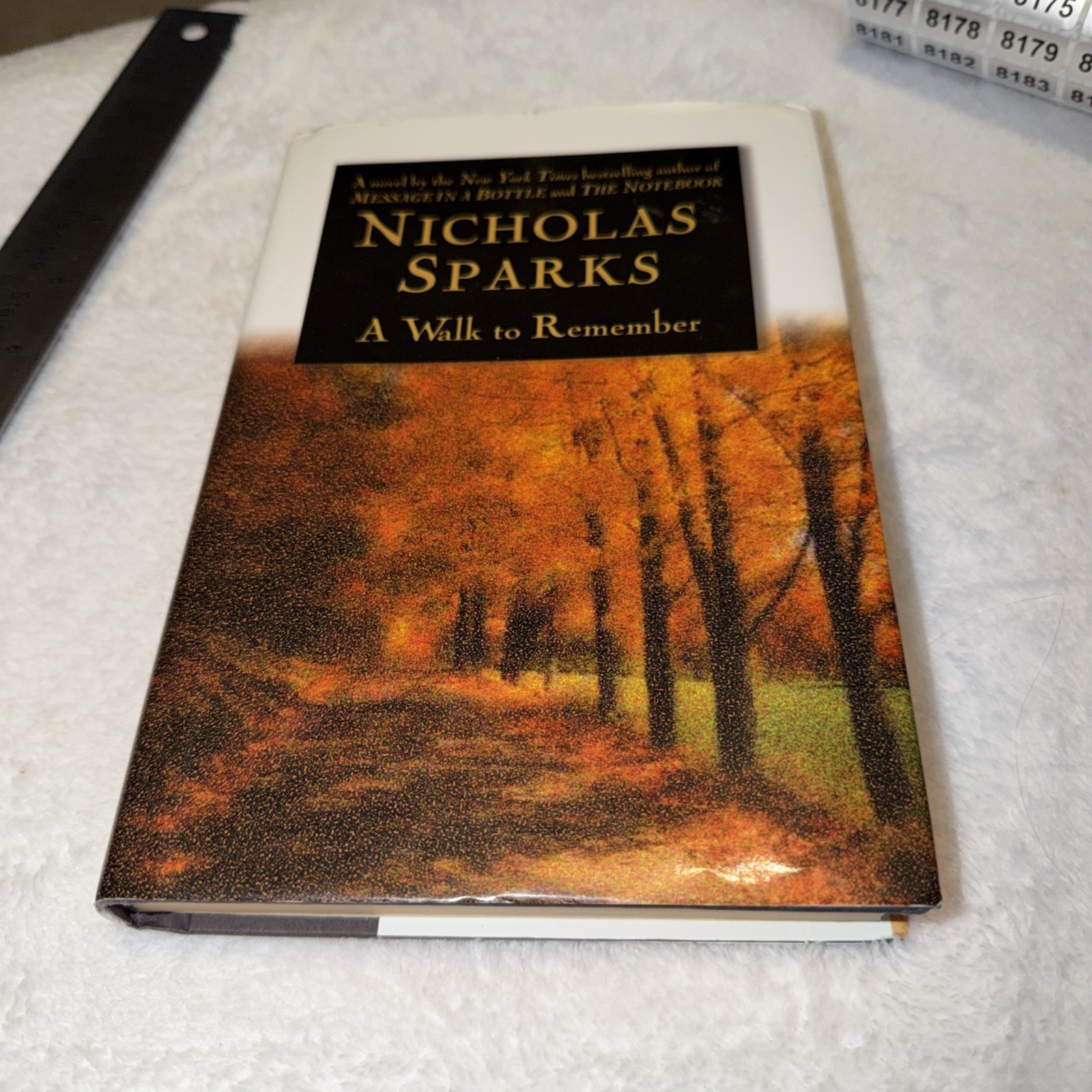A Walk to Remember by Nicholas Sparks 1999 Hardcover Book Larger Print New