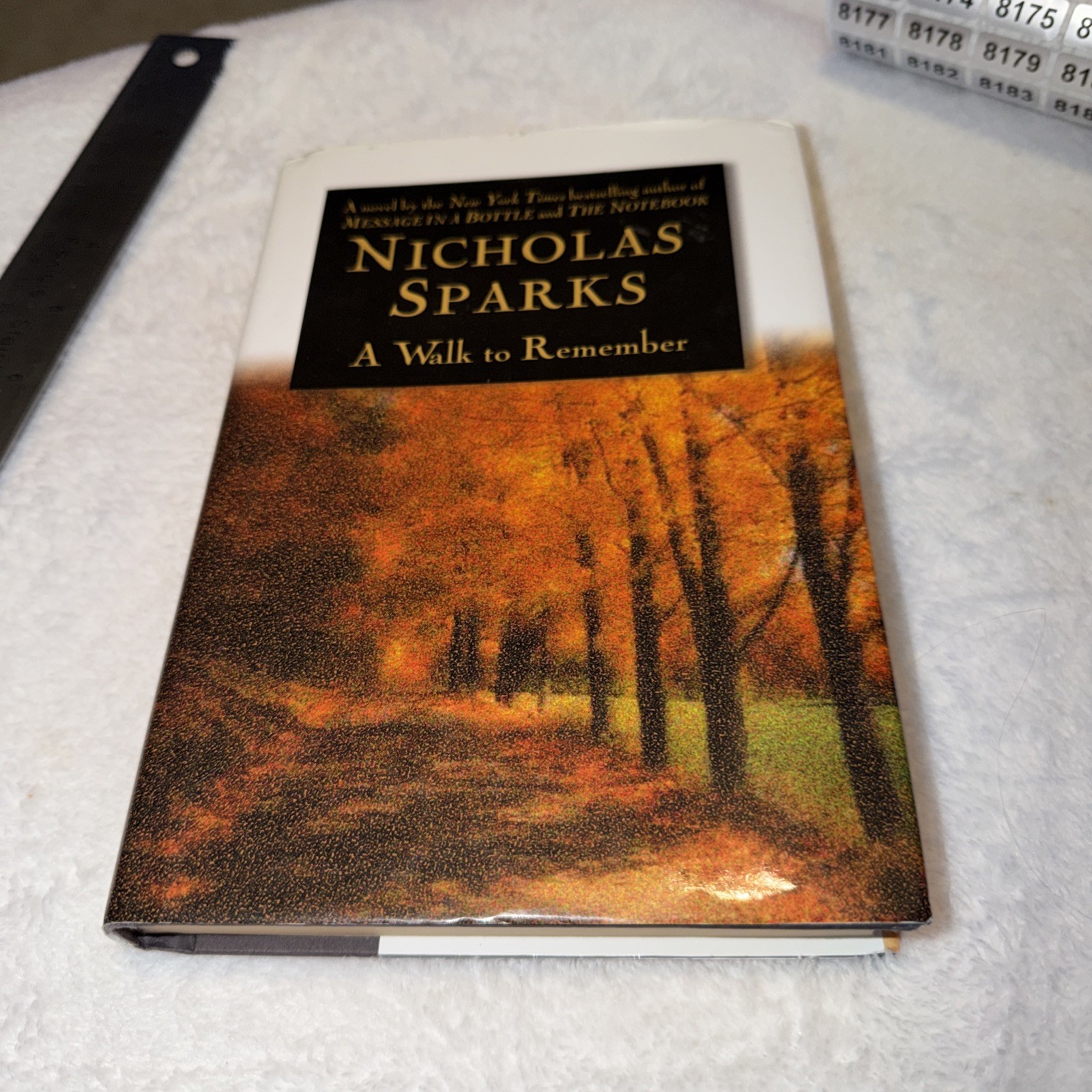 A Walk to Remember by Nicholas Sparks 1999 Hardcover Book Larger Print New