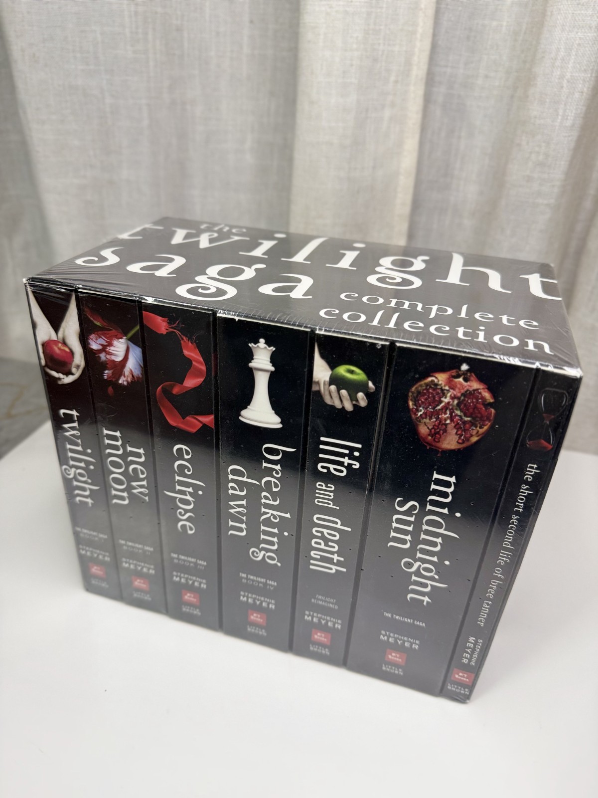 The Twilight Saga Complete – Paperback, by Meyer Stephenie – Brand New Condition